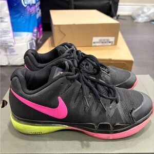 Nike Women's Black Pink Zoom Tennis Shoes